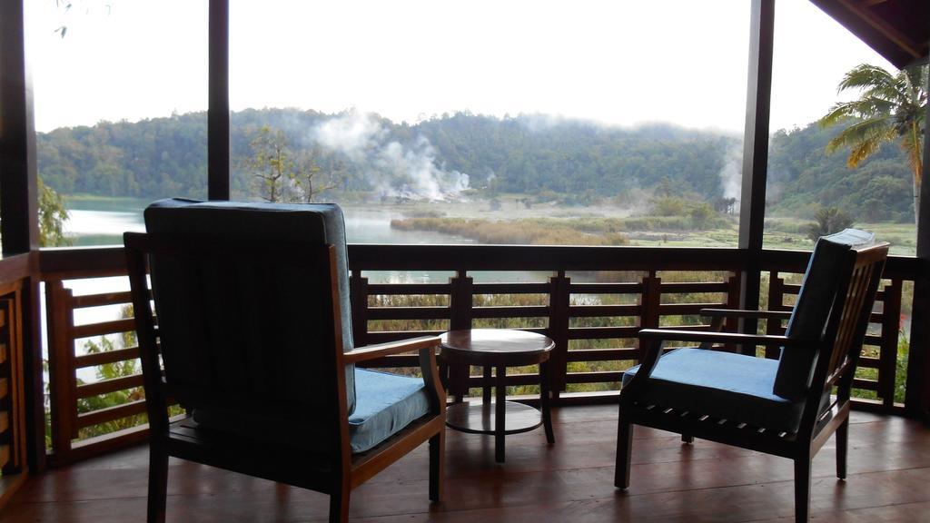 Green Lake Linow Tomohon Room photo